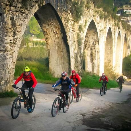 Cartell l'estret de les aigües